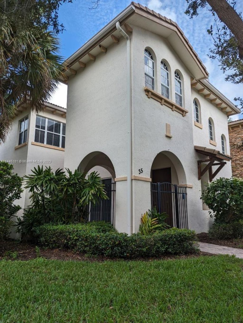 Photo of 35 Stoney Dr, Palm Beach Gardens, FL 33410 (MLS # A11445181)