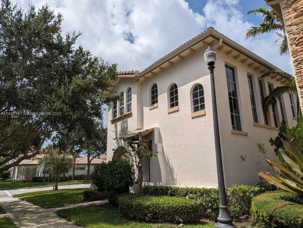 Photo of 35 Stoney Dr, Palm Beach Gardens, FL 33410 (MLS # A11445181)