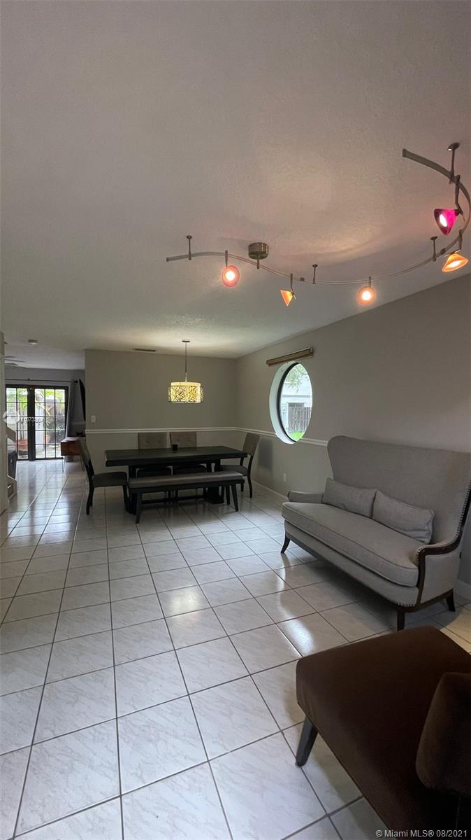 La Maison at the Hammocks - Residential