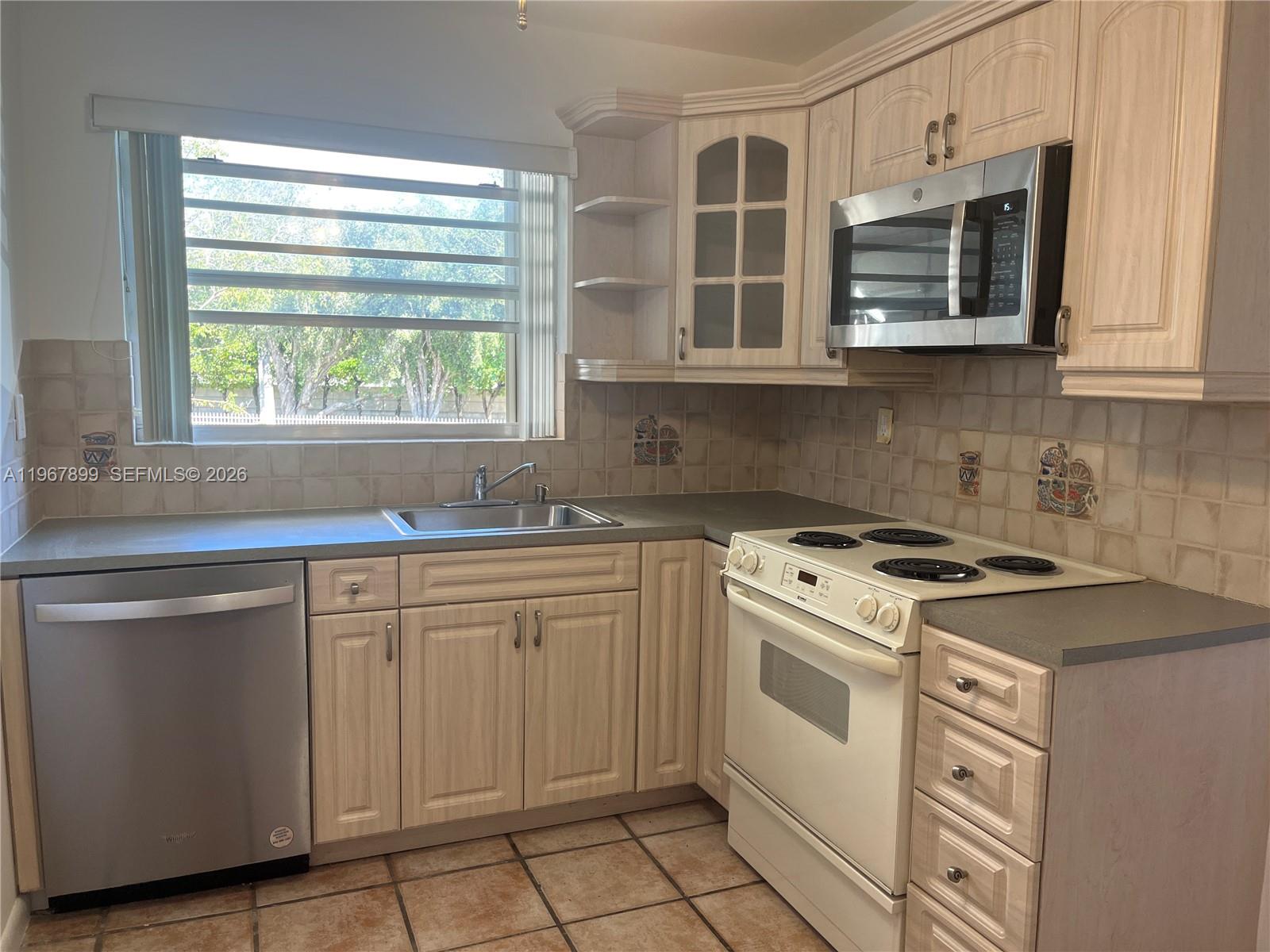 KINGS CREEK SO CONDO - Residential