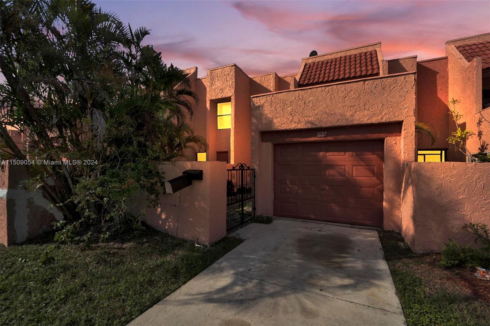 WIMBLEDON TOWNHOUSE I-14 - Residential