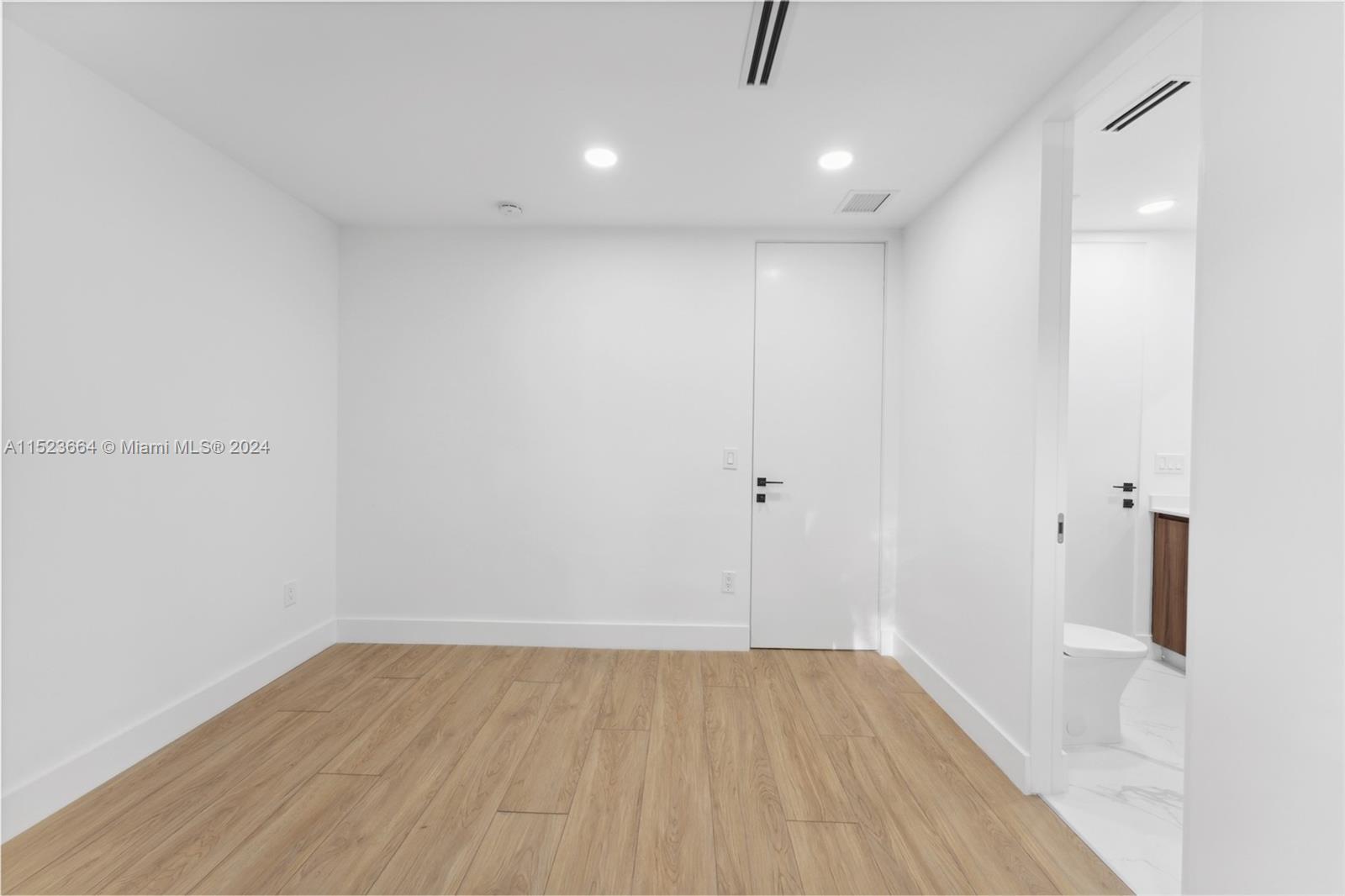 CORAL GABLES RIVIERA SEC - Residential