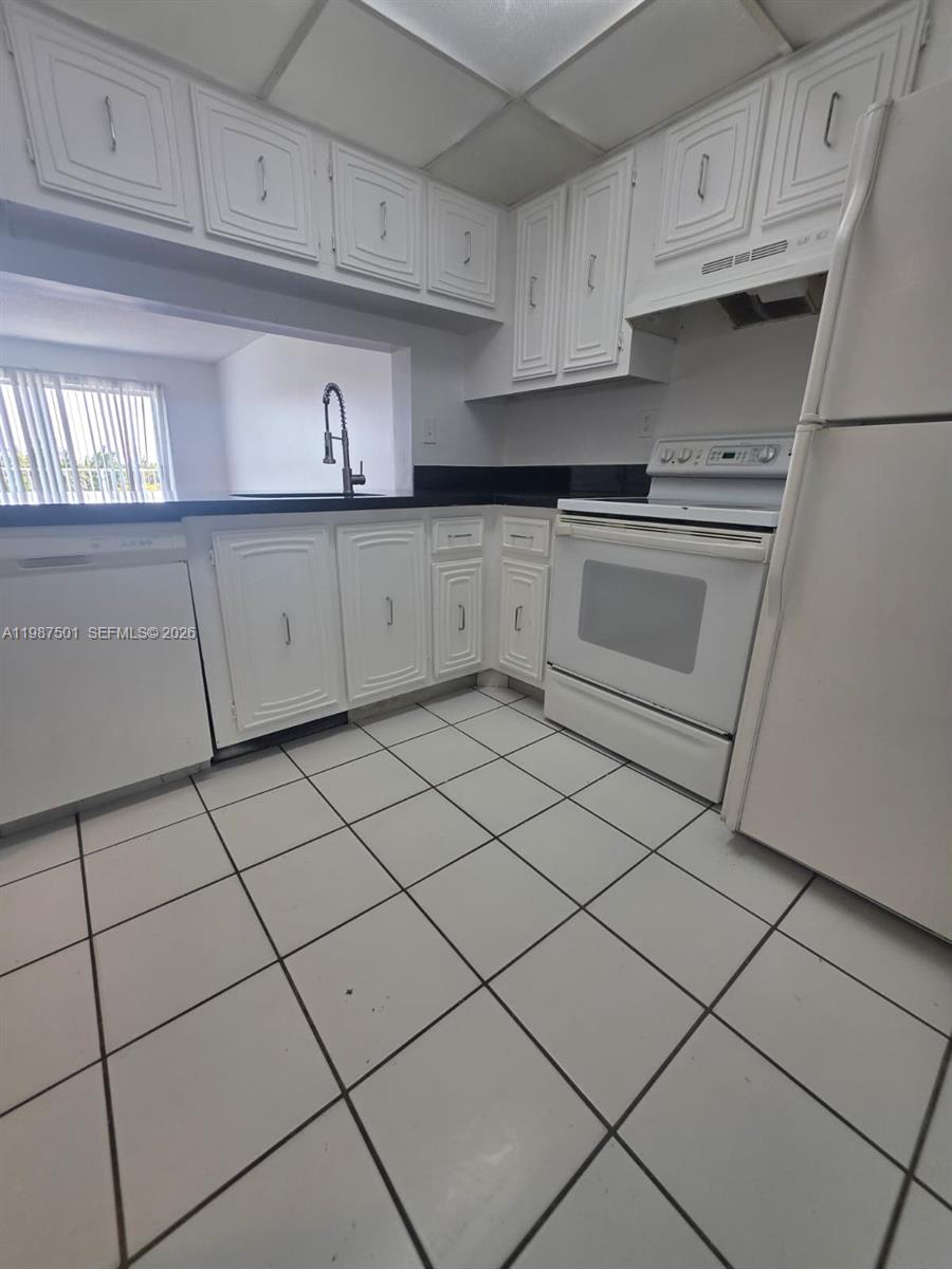 MONTECARLO CONDO - Residential Lease