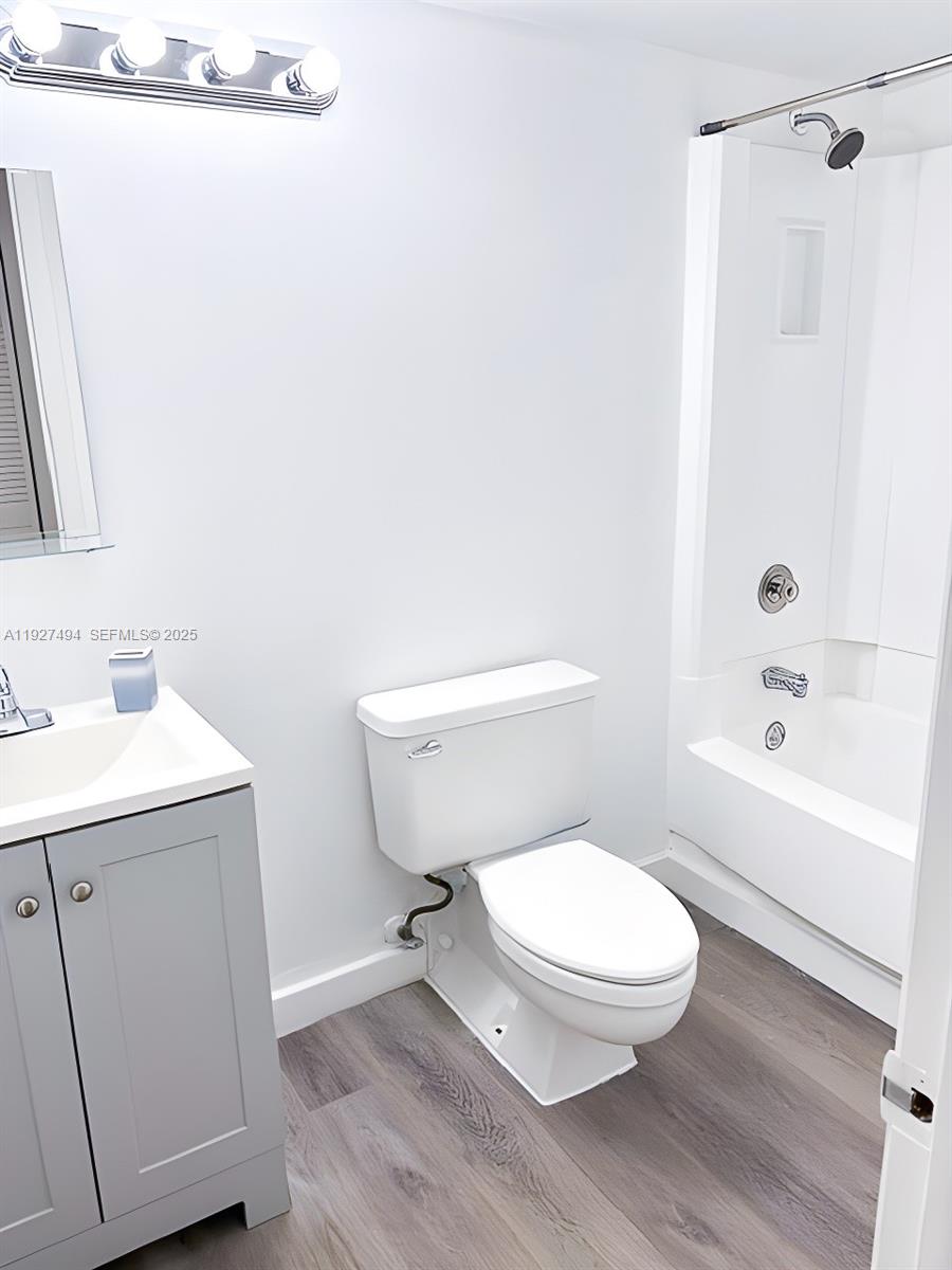 PROMENADE AT KENDALE LAKE - Residential Lease