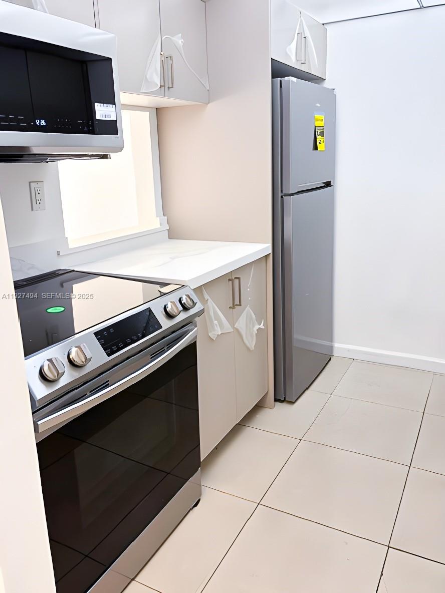 PROMENADE AT KENDALE LAKE - Residential Lease