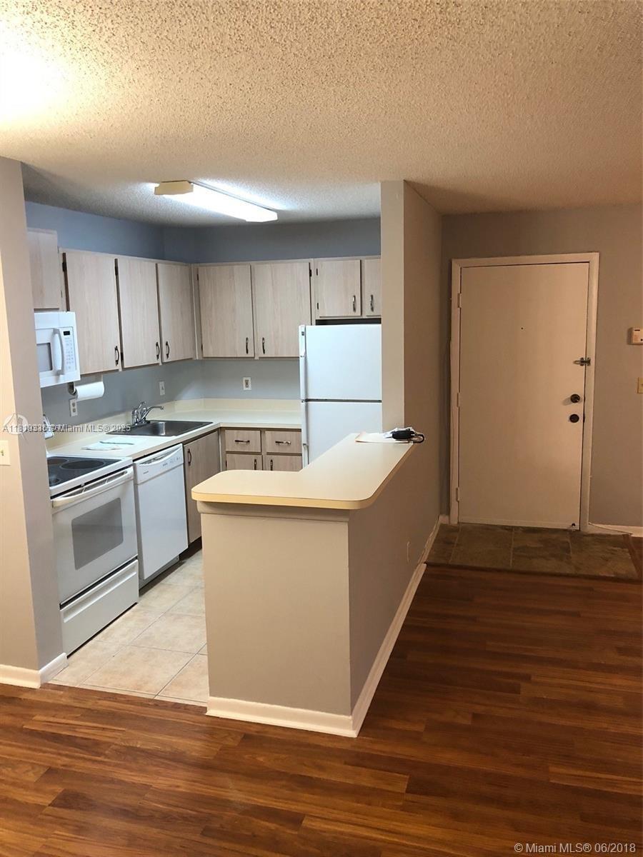 10717 Cleary Blvd 207, Plantation, Miami-Dade County, Florida - 1 Bedrooms  
1 Bathrooms - 