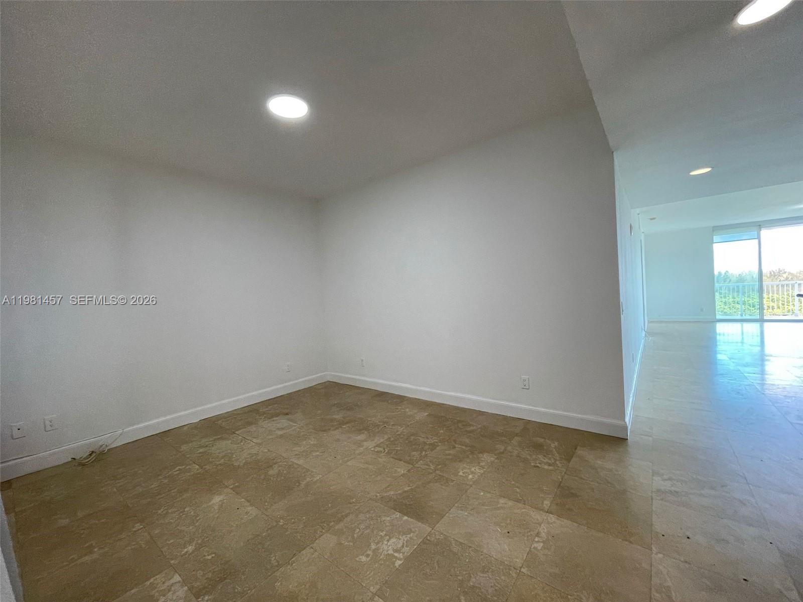 THE OAKS I CONDO - Residential