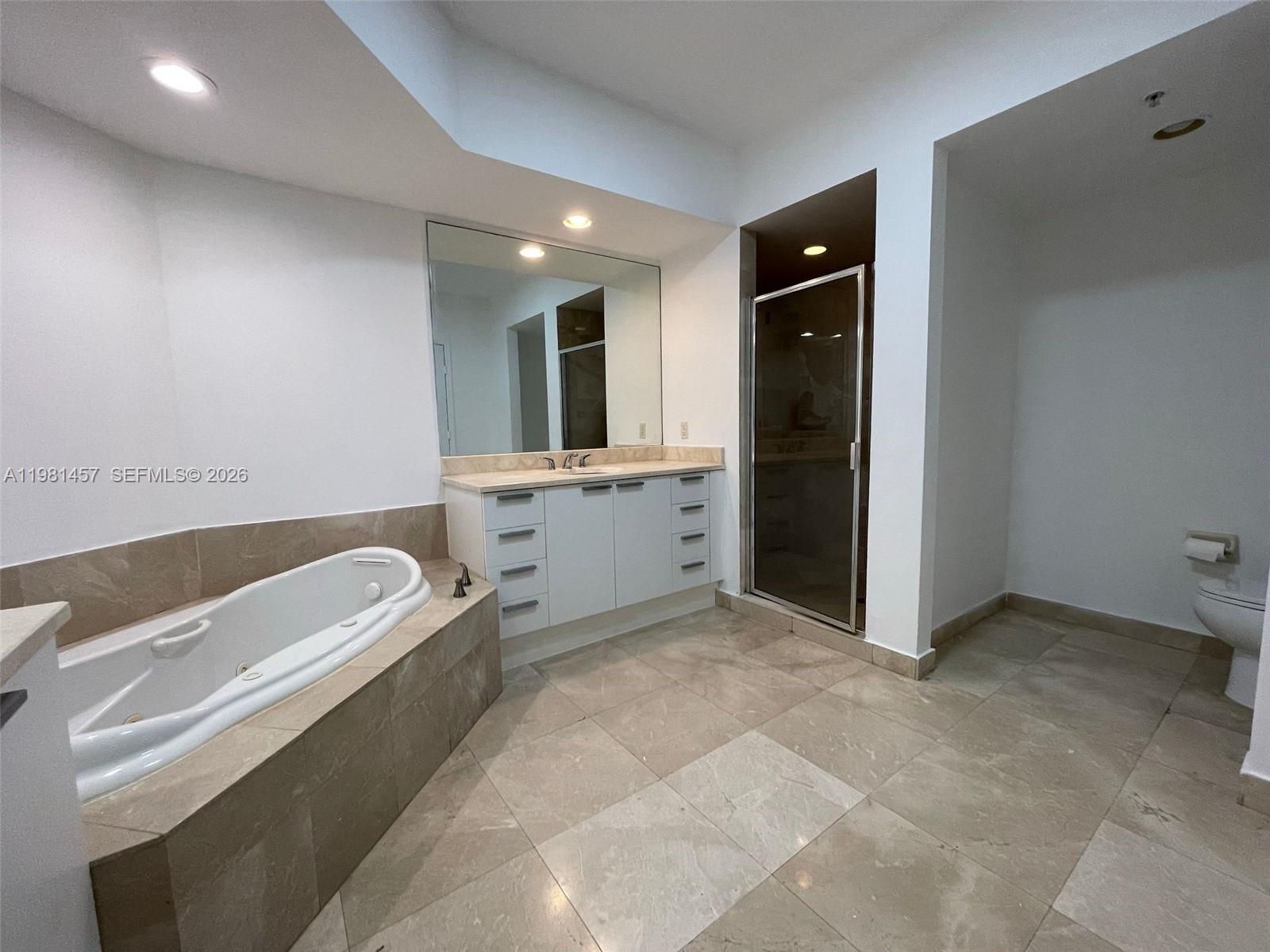 THE OAKS I CONDO - Residential