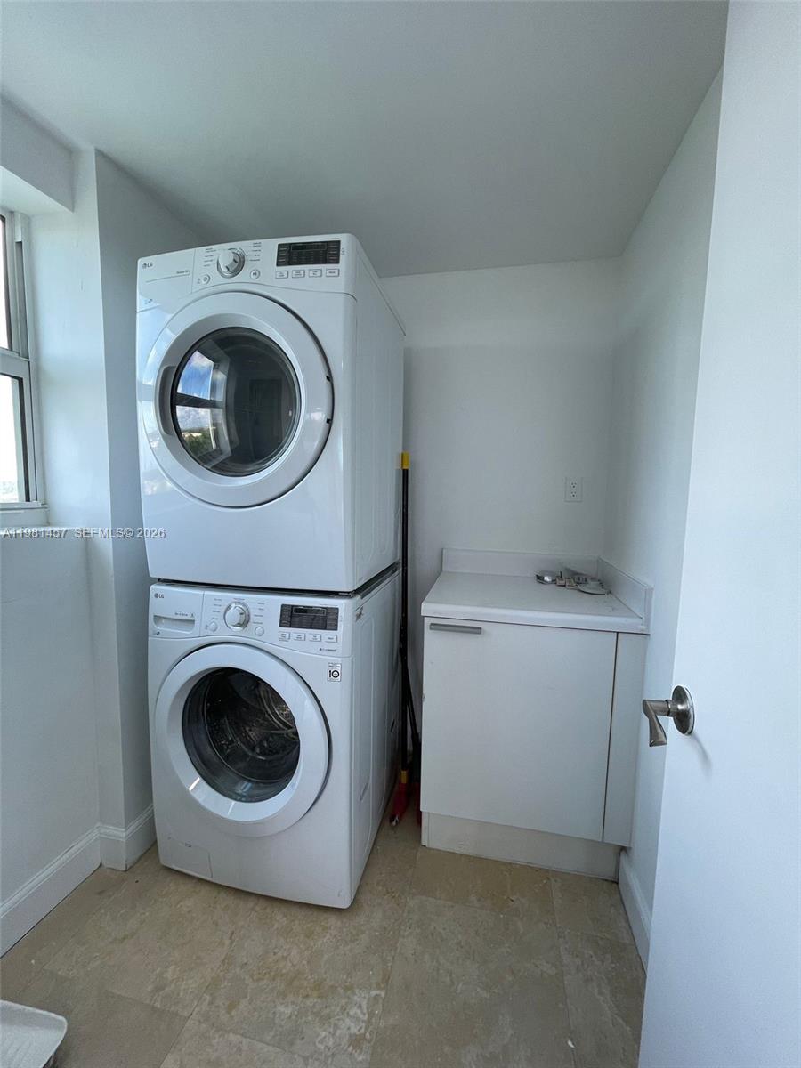 THE OAKS I CONDO - Residential