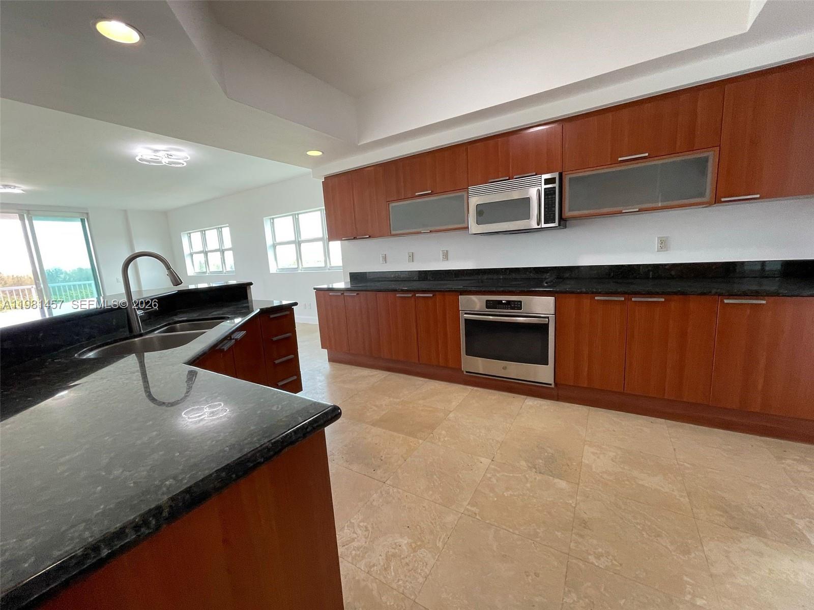 THE OAKS I CONDO - Residential