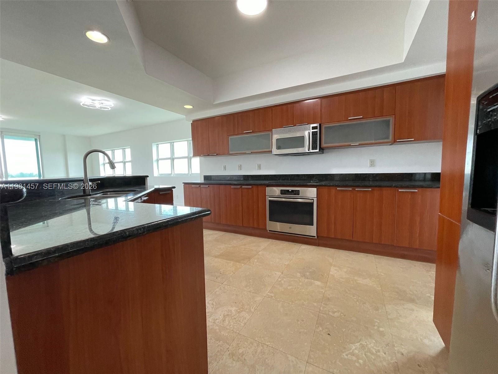 THE OAKS I CONDO - Residential