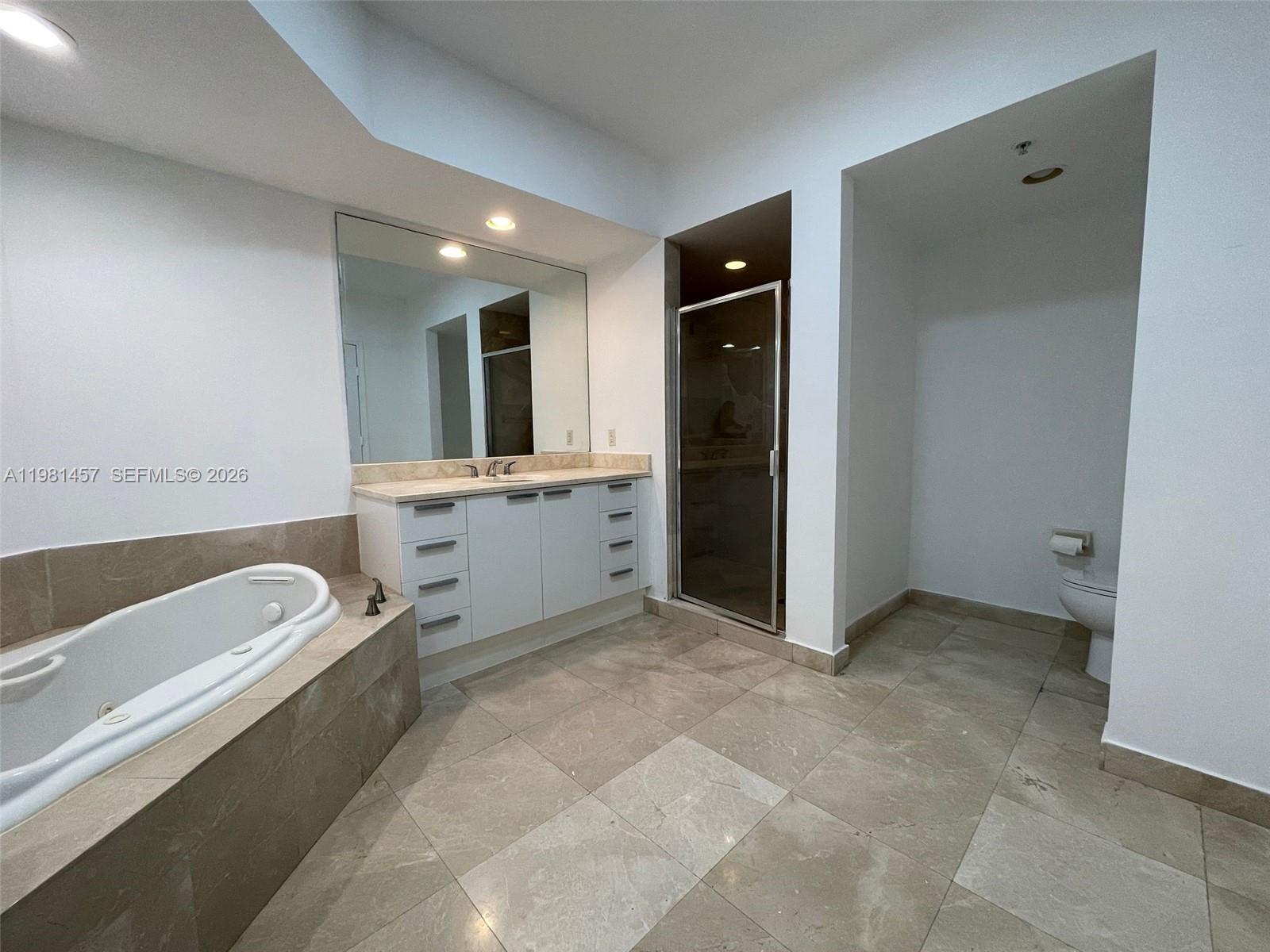 THE OAKS I CONDO - Residential