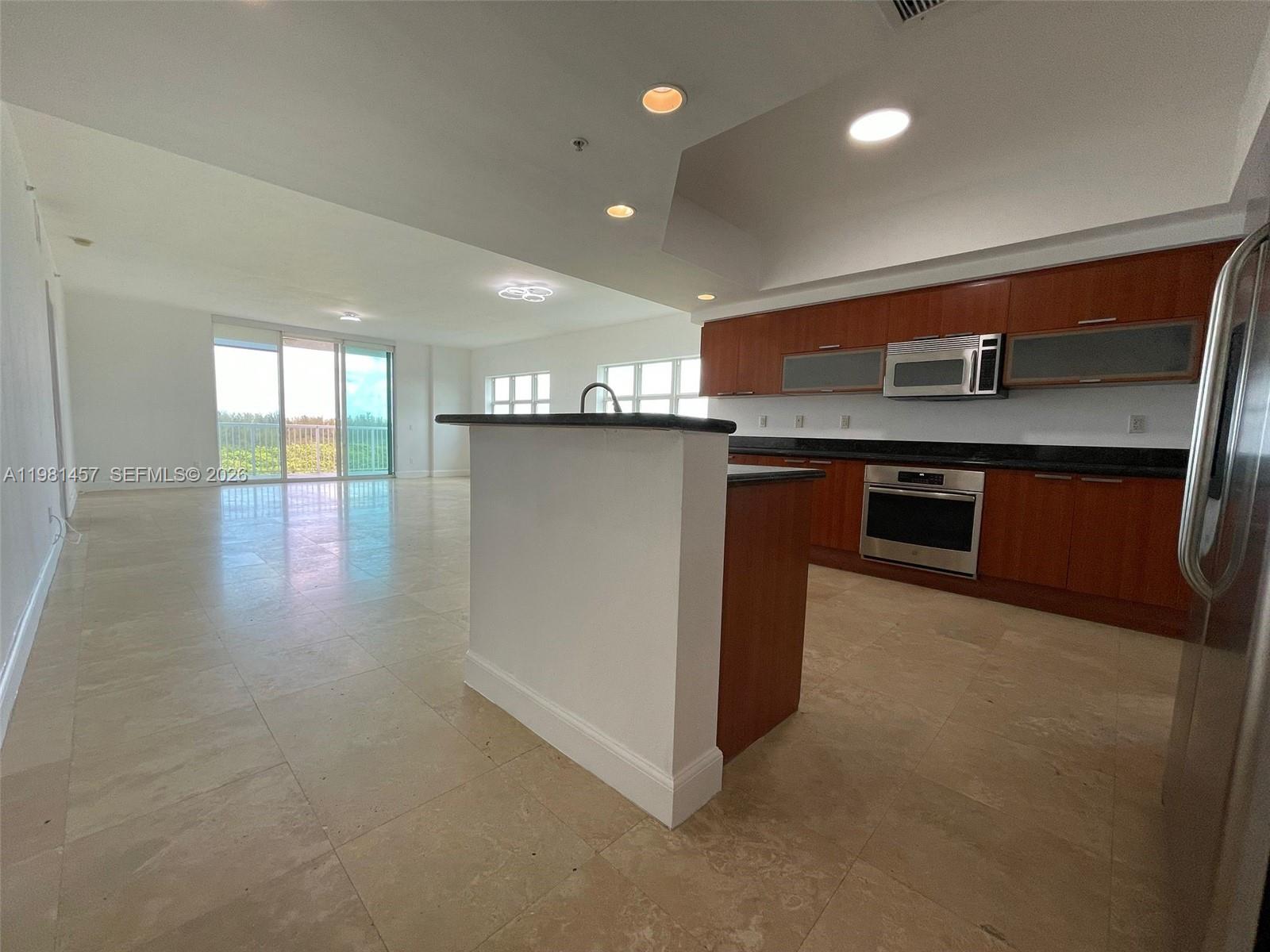 THE OAKS I CONDO - Residential