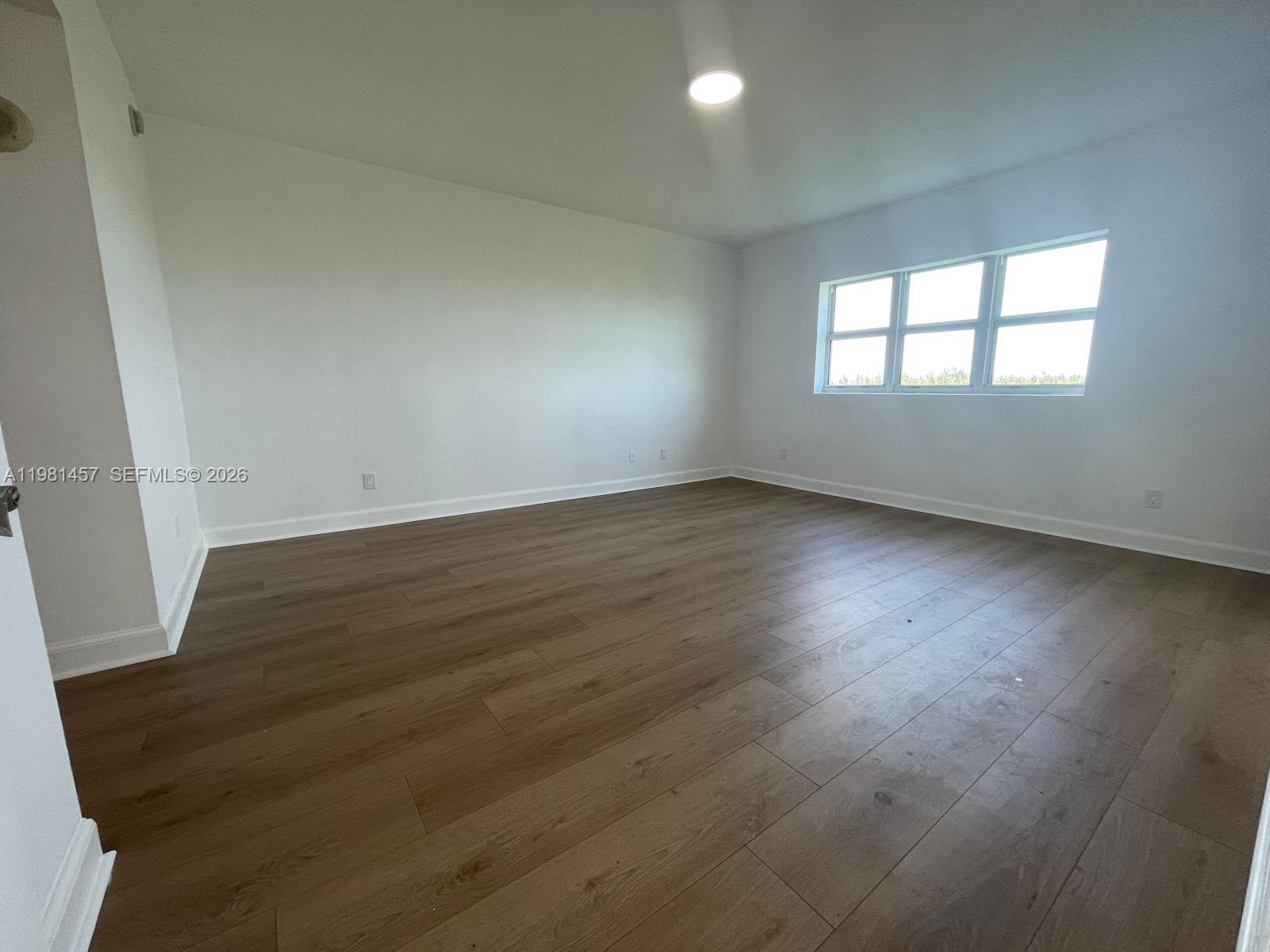 THE OAKS I CONDO - Residential