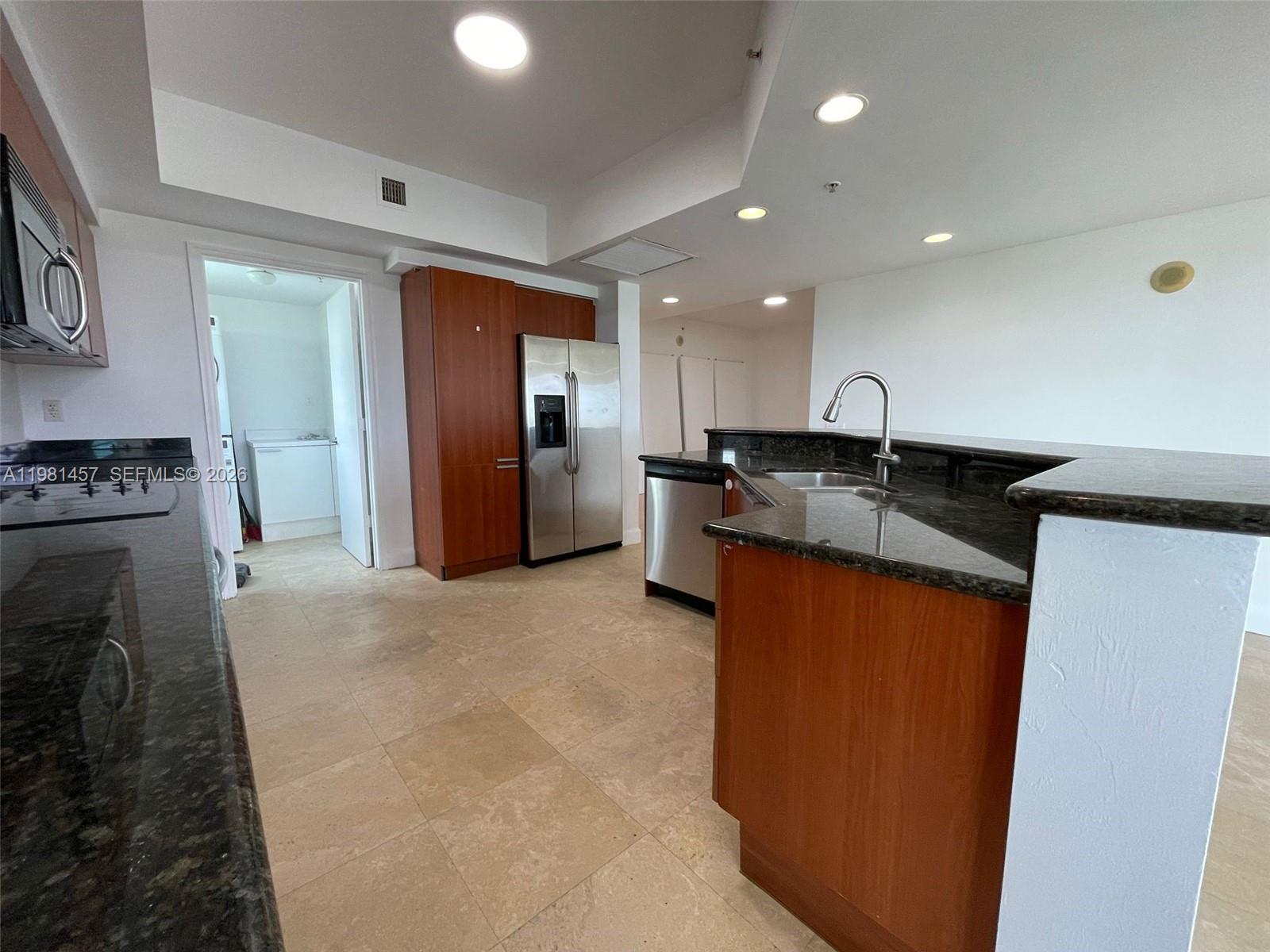 THE OAKS I CONDO - Residential