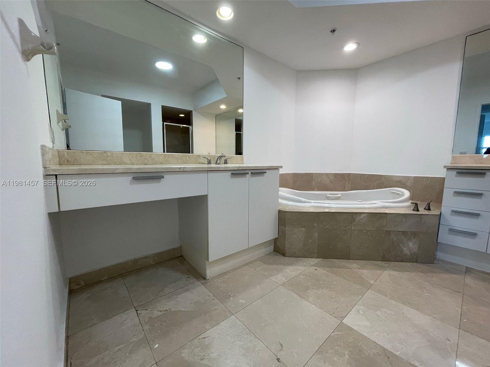 THE OAKS I CONDO - Residential