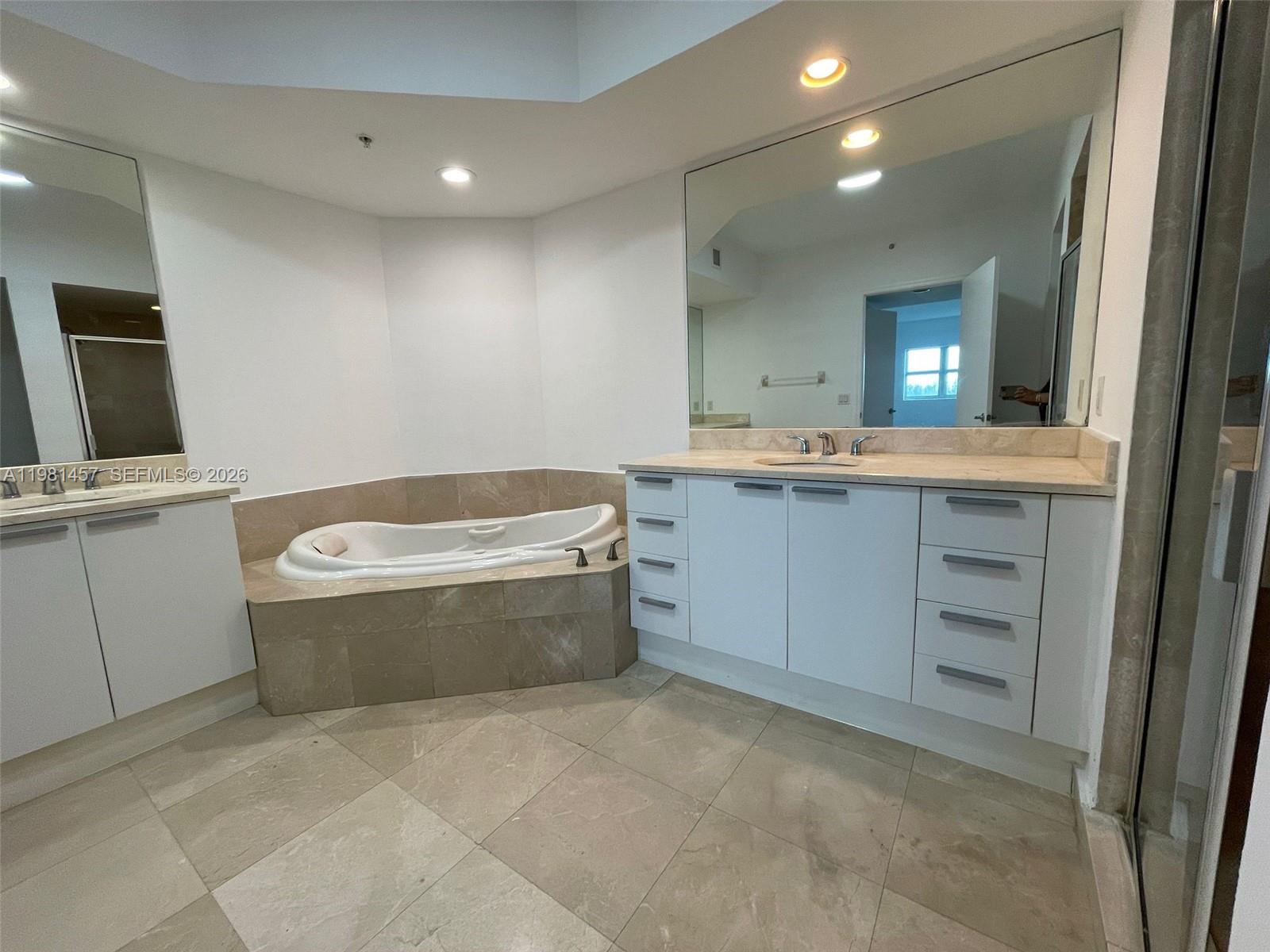 THE OAKS I CONDO - Residential