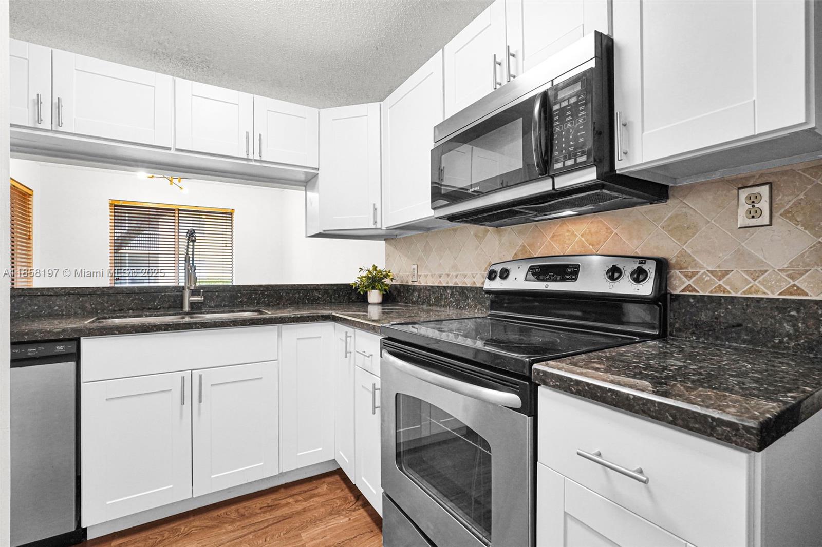 1146 Coral Club Dr 1146