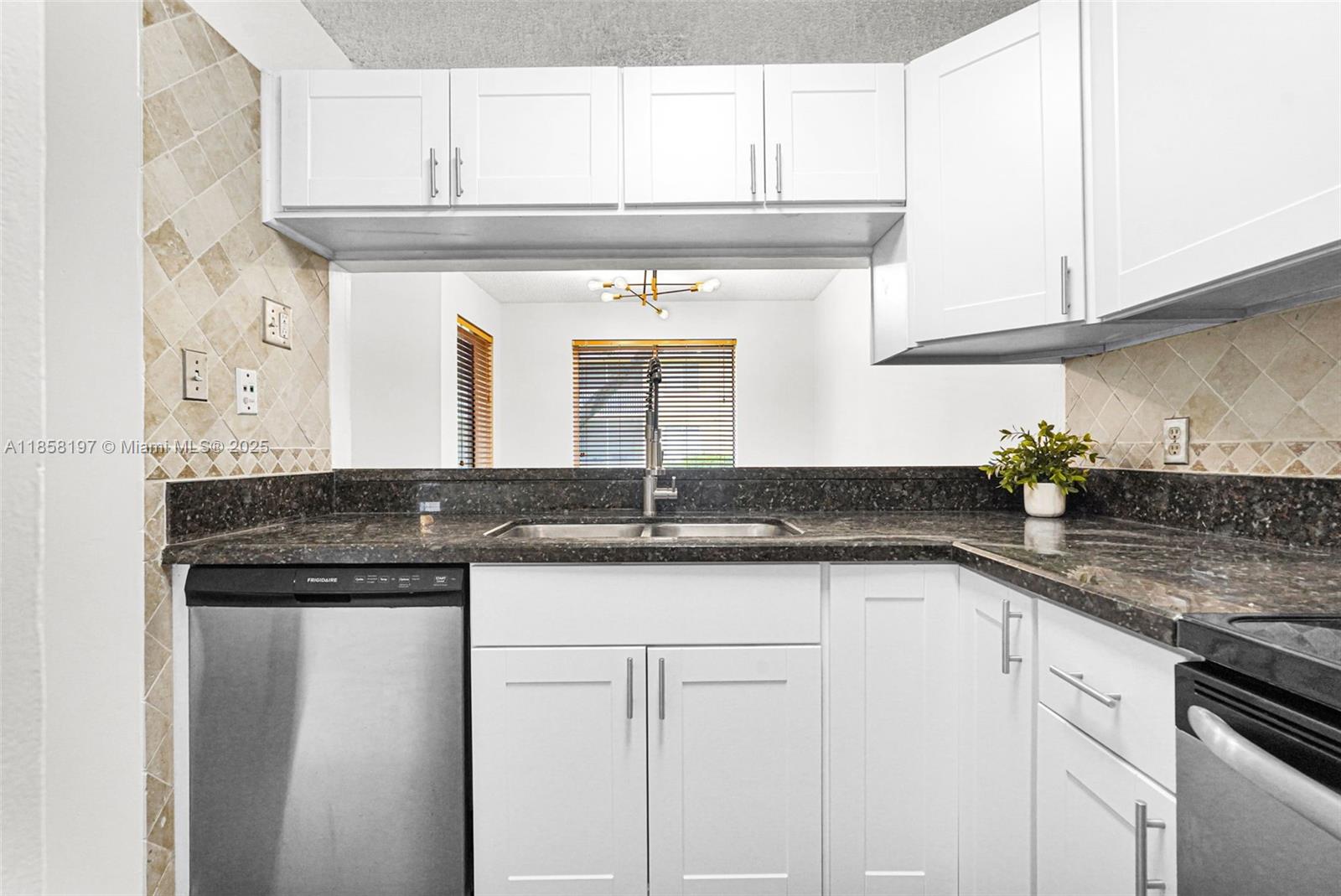 1146 Coral Club Dr 1146
