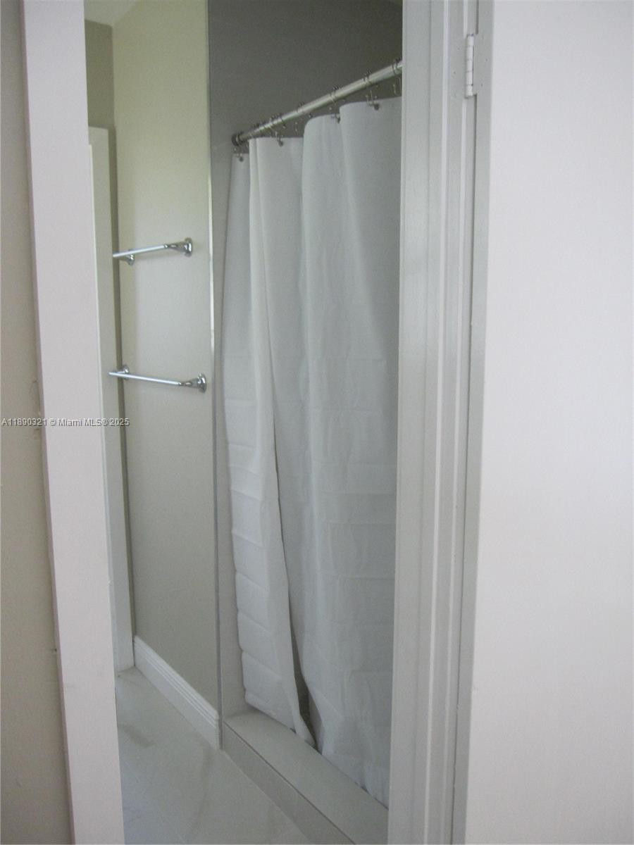 LAKE FOREST SEC 4 - Residential Lease