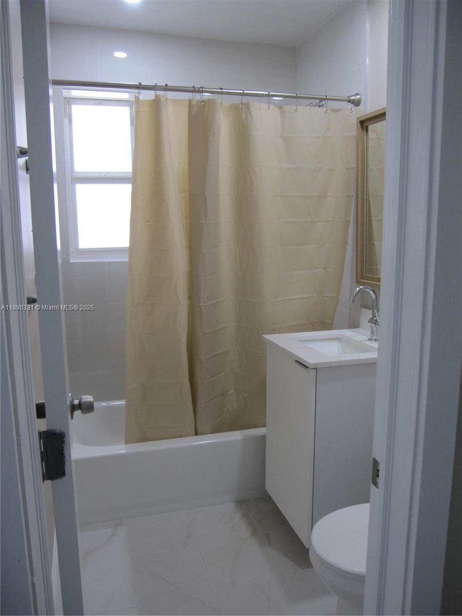 LAKE FOREST SEC 4 - Residential Lease
