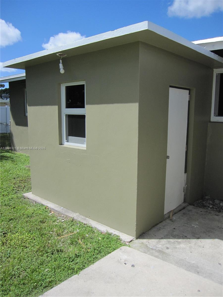 LAKE FOREST SEC 4 - Residential Lease
