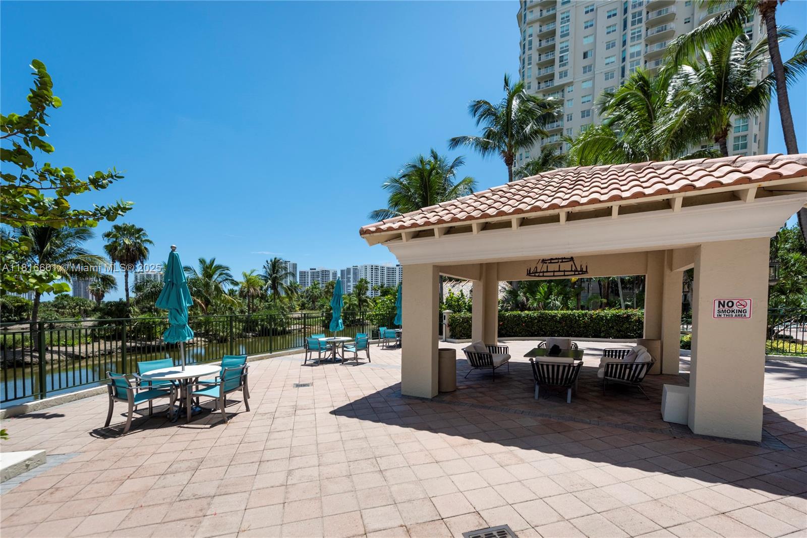 TURNBERRY ON THE GREEN CO - Residential Lease