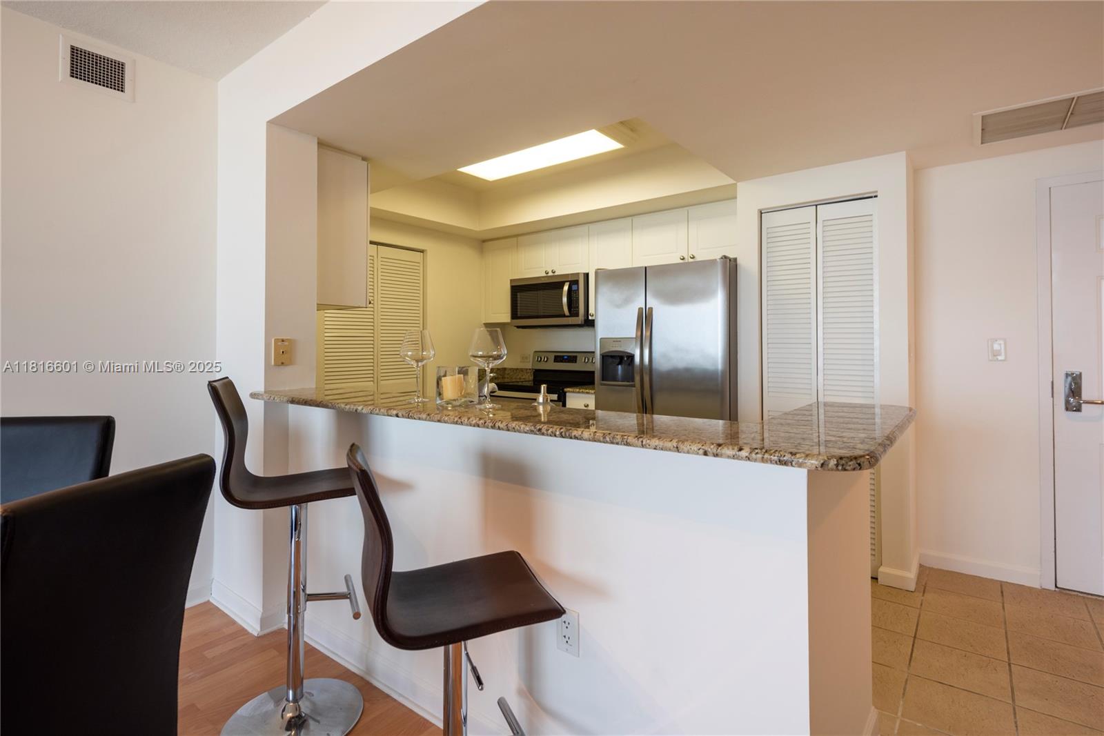 TURNBERRY ON THE GREEN CO - Residential Lease