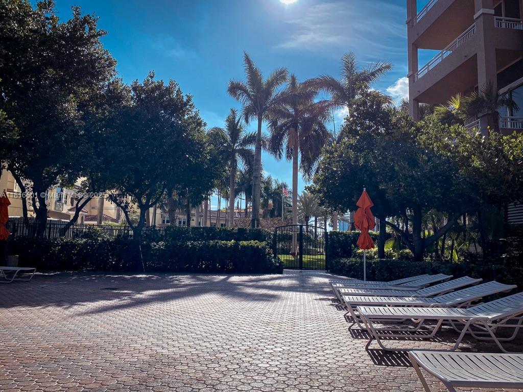 TURNBERRY ON THE GREEN CO - Residential Lease