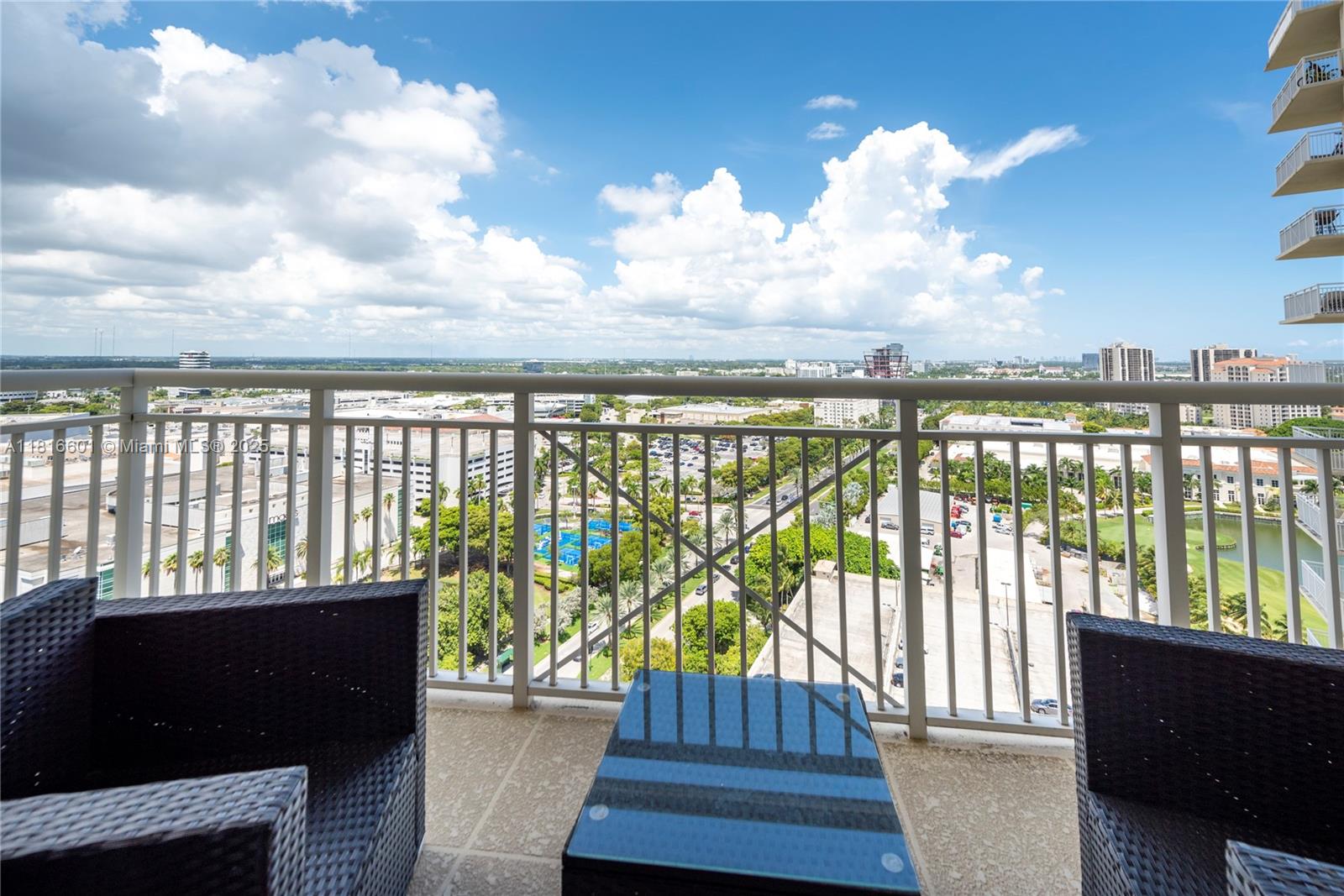 TURNBERRY ON THE GREEN CO - Residential Lease