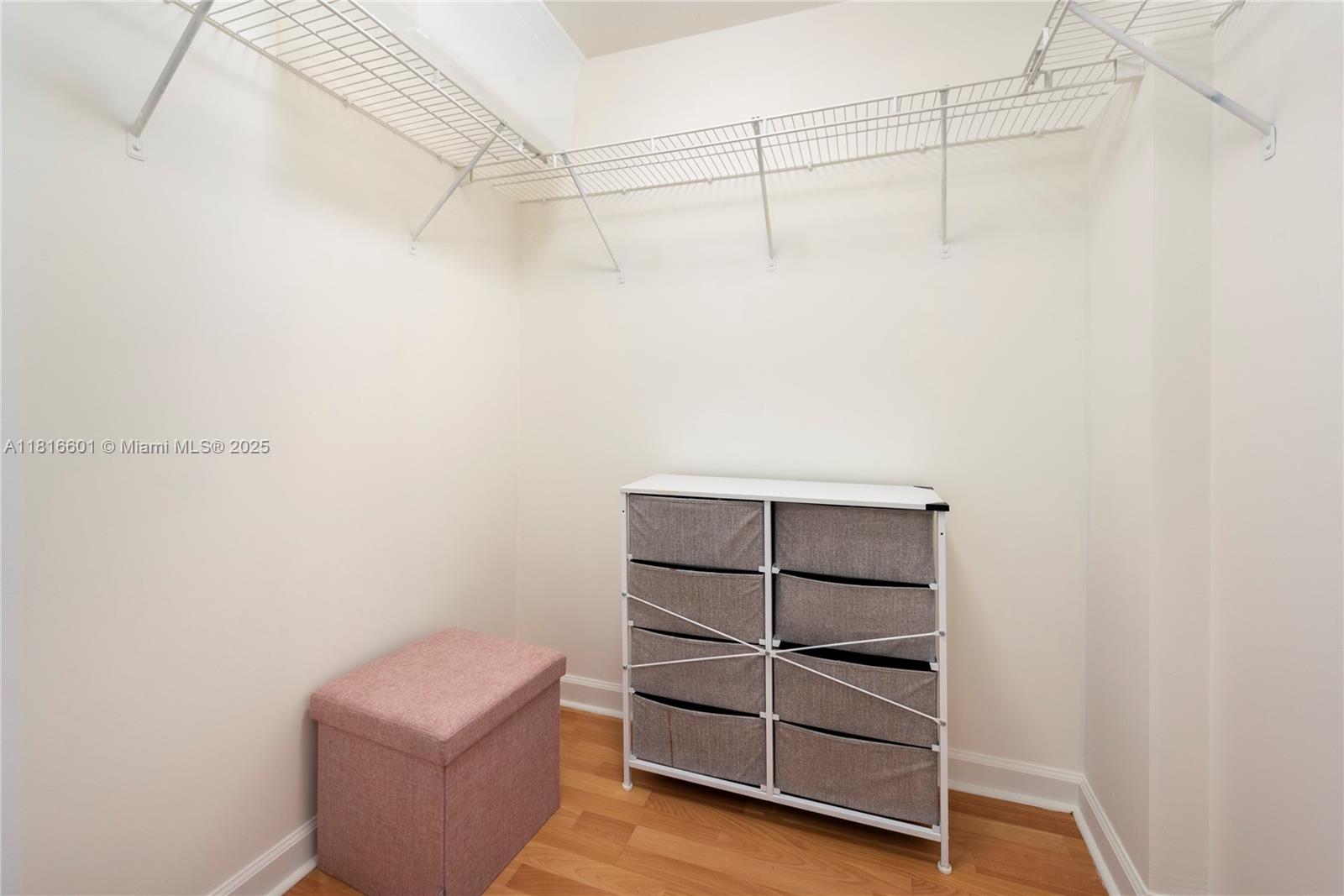 TURNBERRY ON THE GREEN CO - Residential Lease