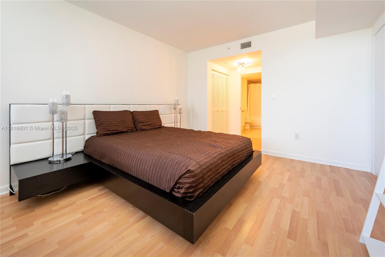 TURNBERRY ON THE GREEN CO - Residential Lease