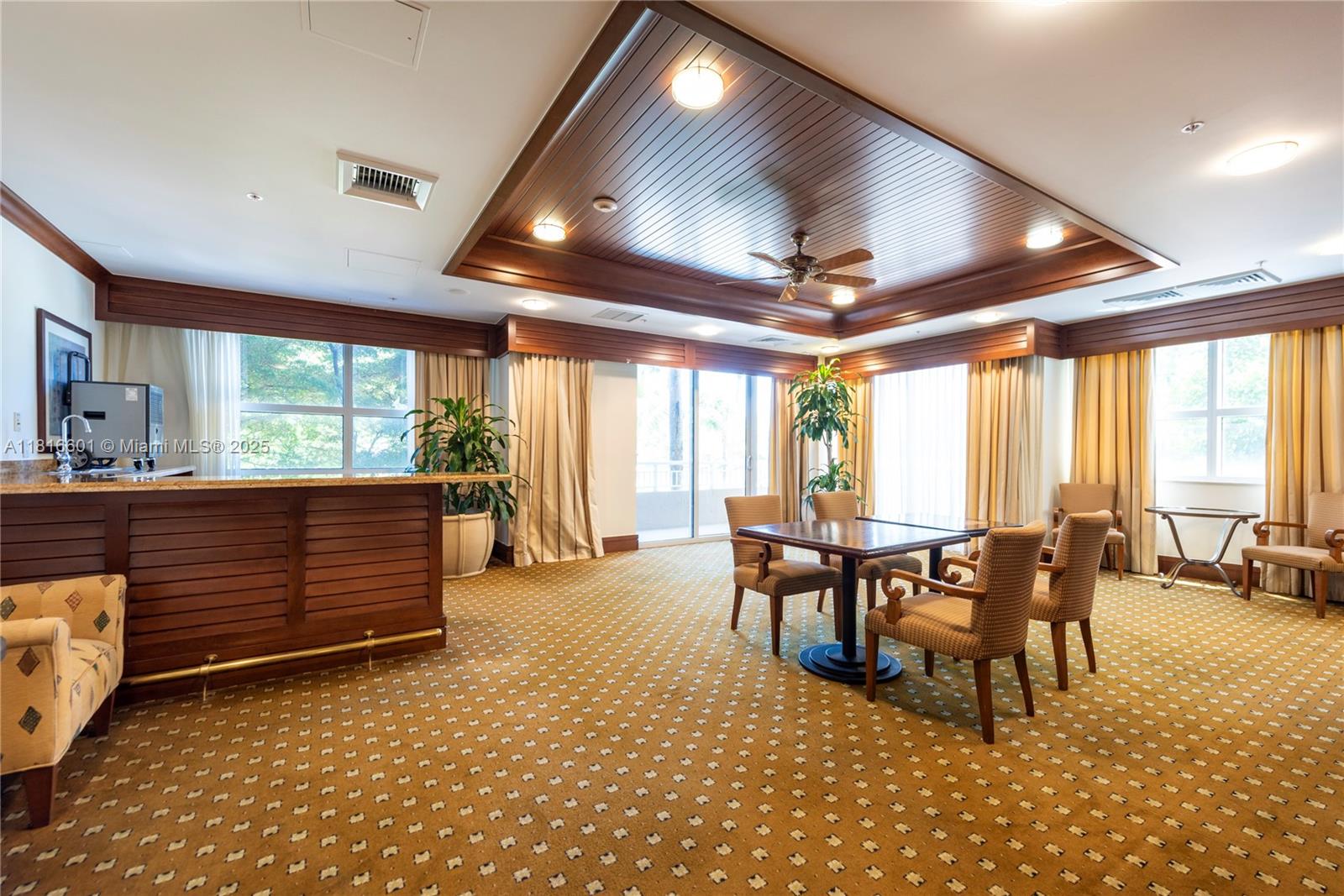 TURNBERRY ON THE GREEN CO - Residential Lease