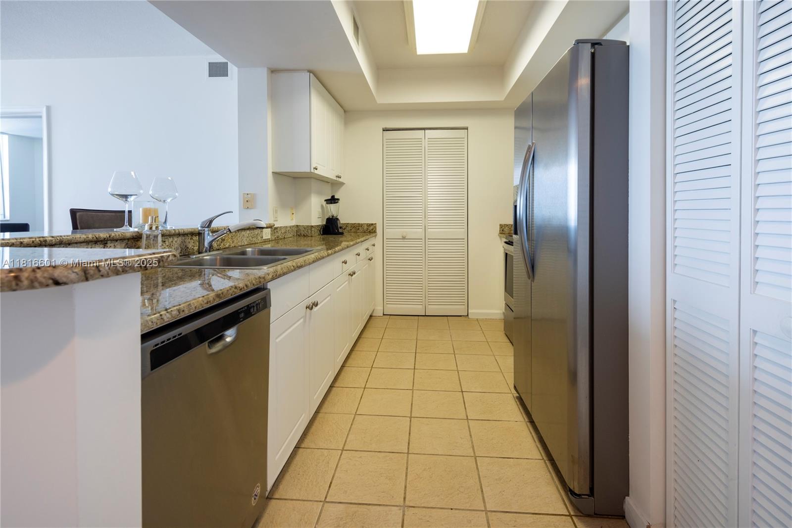 TURNBERRY ON THE GREEN CO - Residential Lease