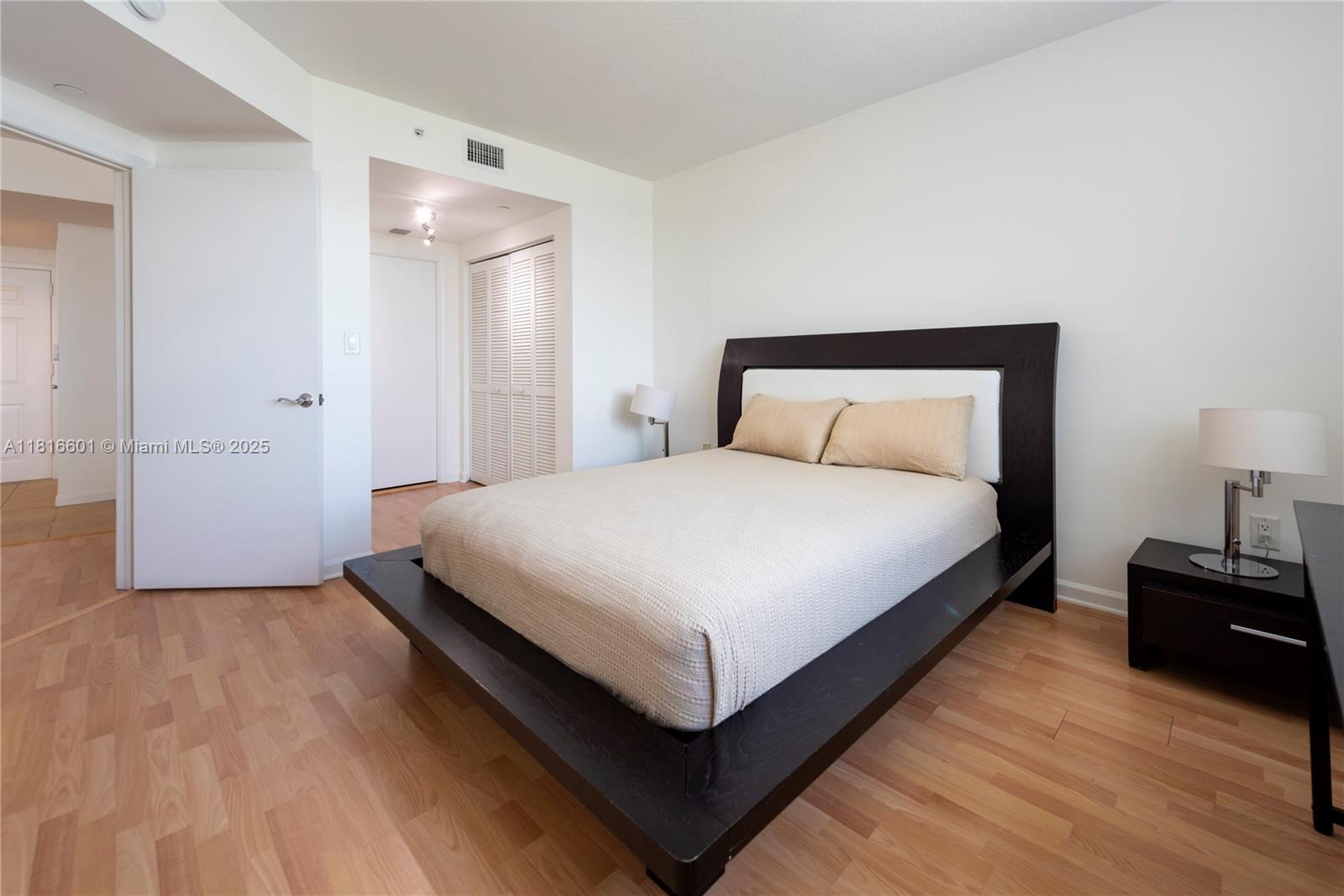 TURNBERRY ON THE GREEN CO - Residential Lease