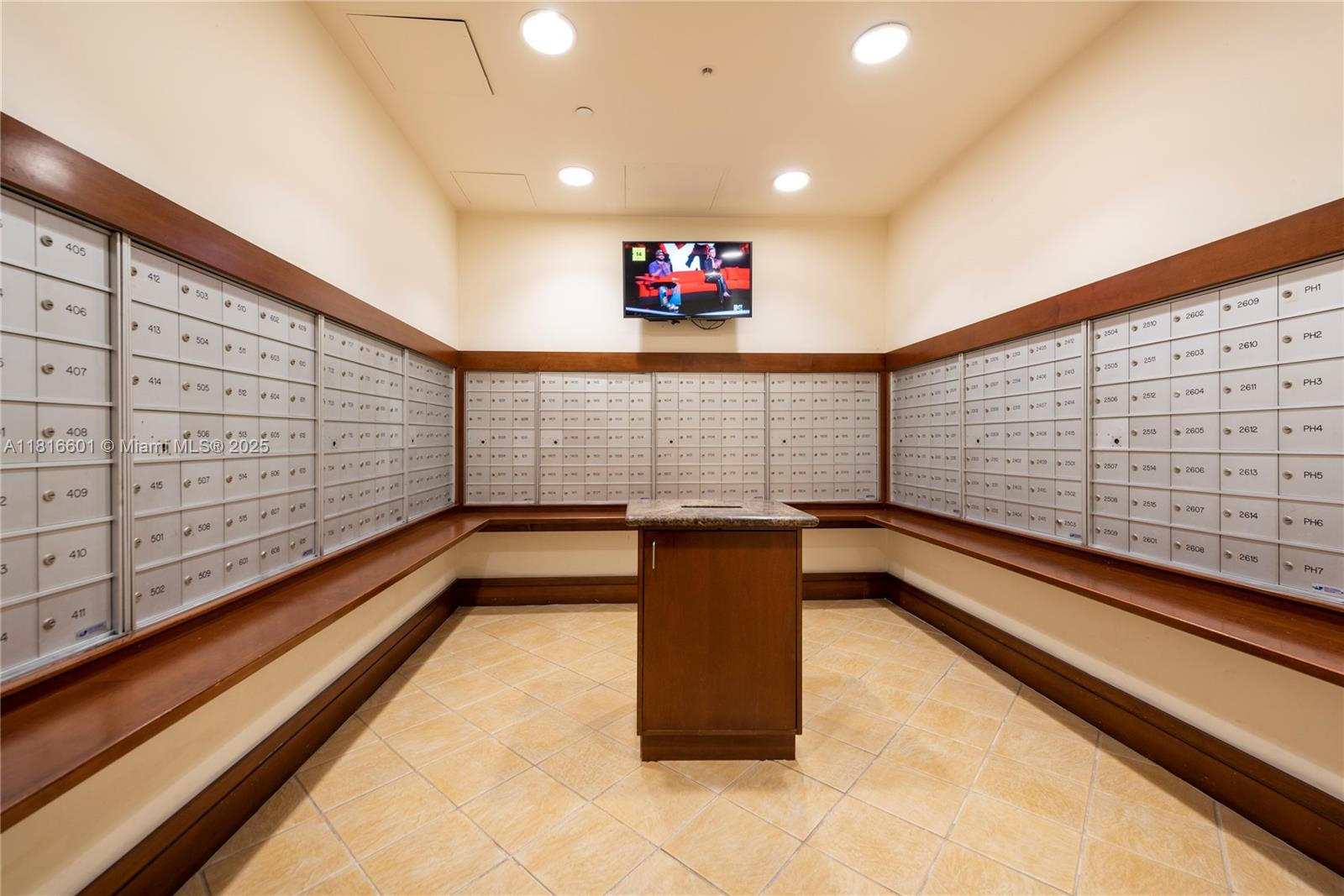 TURNBERRY ON THE GREEN CO - Residential Lease