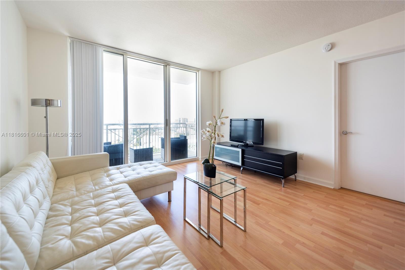 TURNBERRY ON THE GREEN CO - Residential Lease