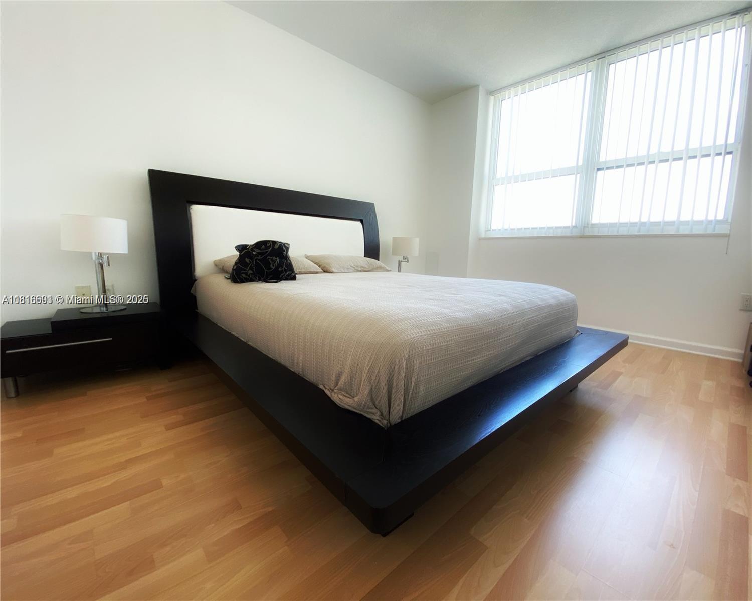 TURNBERRY ON THE GREEN CO - Residential Lease