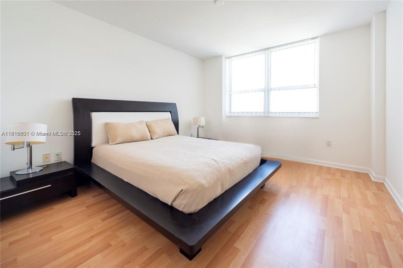 TURNBERRY ON THE GREEN CO - Residential Lease