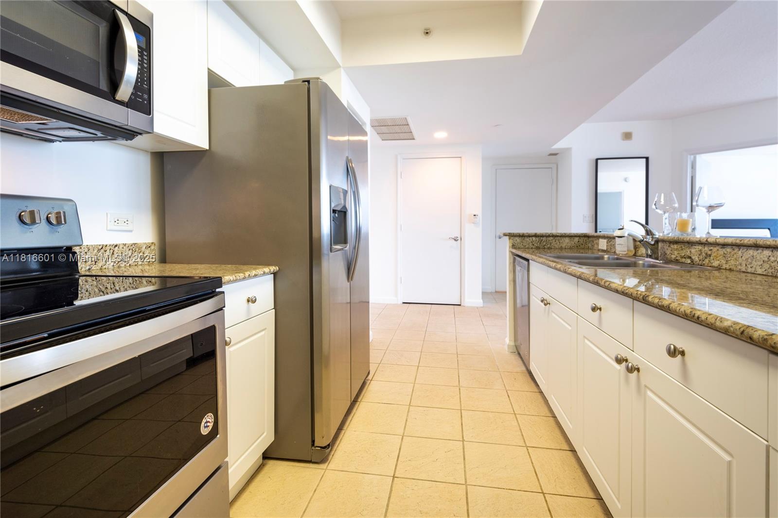 TURNBERRY ON THE GREEN CO - Residential Lease