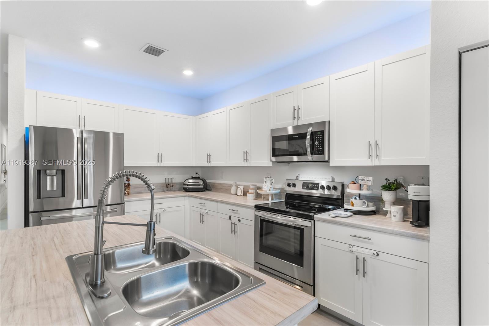 PINE ISLE - Residential