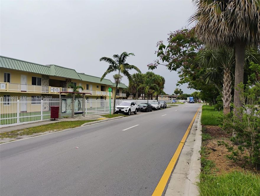 Near the highway, a large one bedroom and one bathroom apartment. Washer and Dryer in the community, while Walmart right across the street. Easy to show and fast application process.
