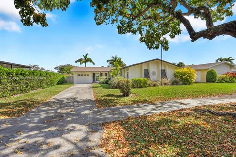 18525 SW 90th Ct Cutler Bay FL 33157