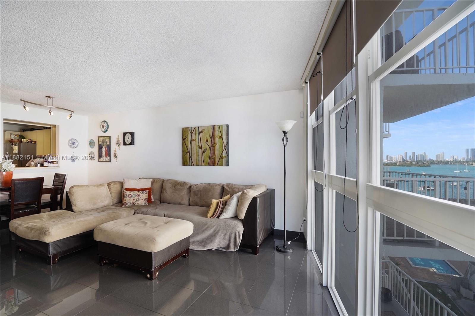 BAYVIEW TERR CONDO - Residential