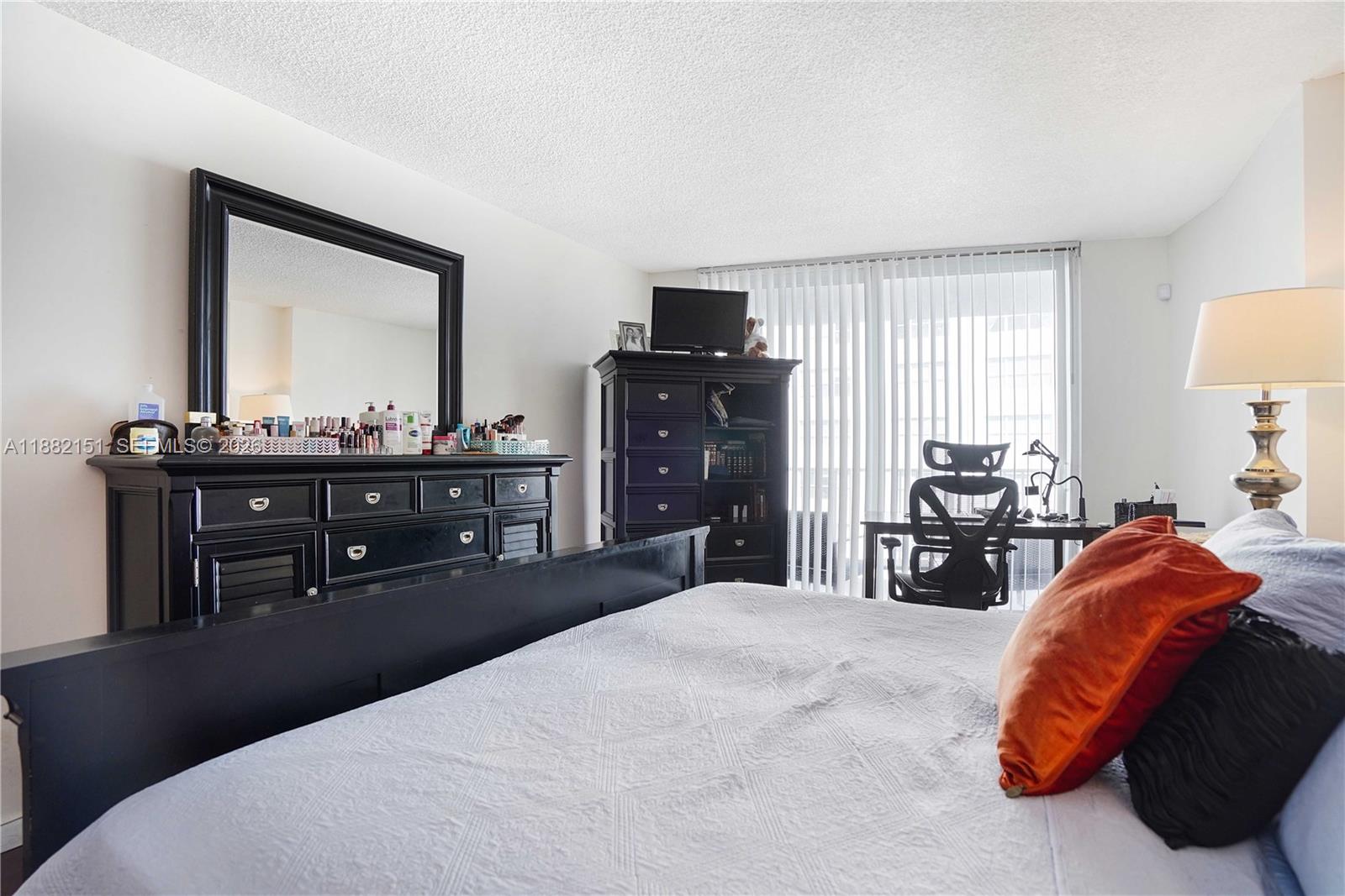 BAYVIEW TERR CONDO - Residential