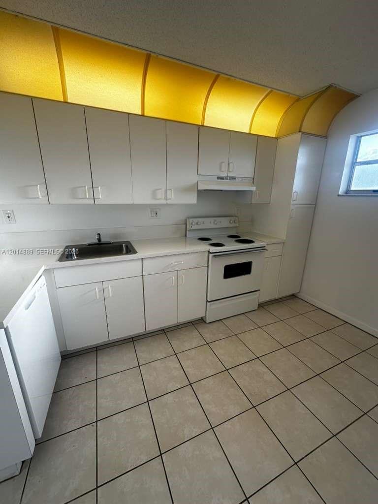 2903 NE 163rd St 506
