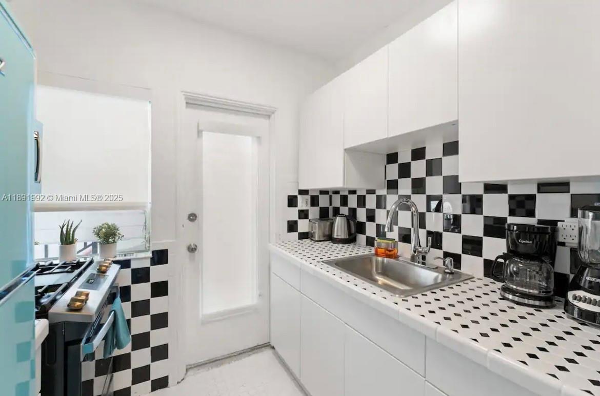 ALTOS DEL MAR NO 3 - Residential Lease