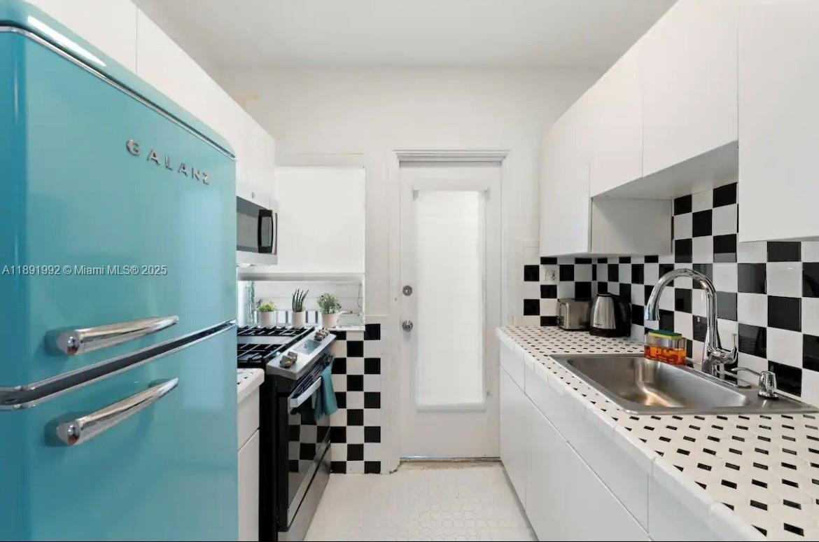 ALTOS DEL MAR NO 3 - Residential Lease