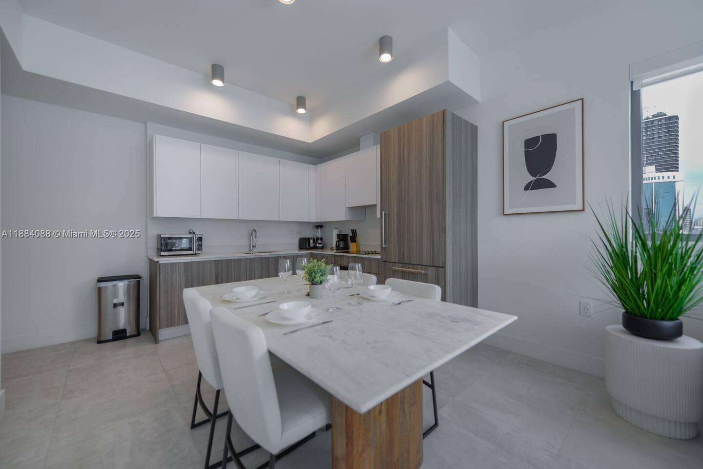 239 SW 9th St 1601