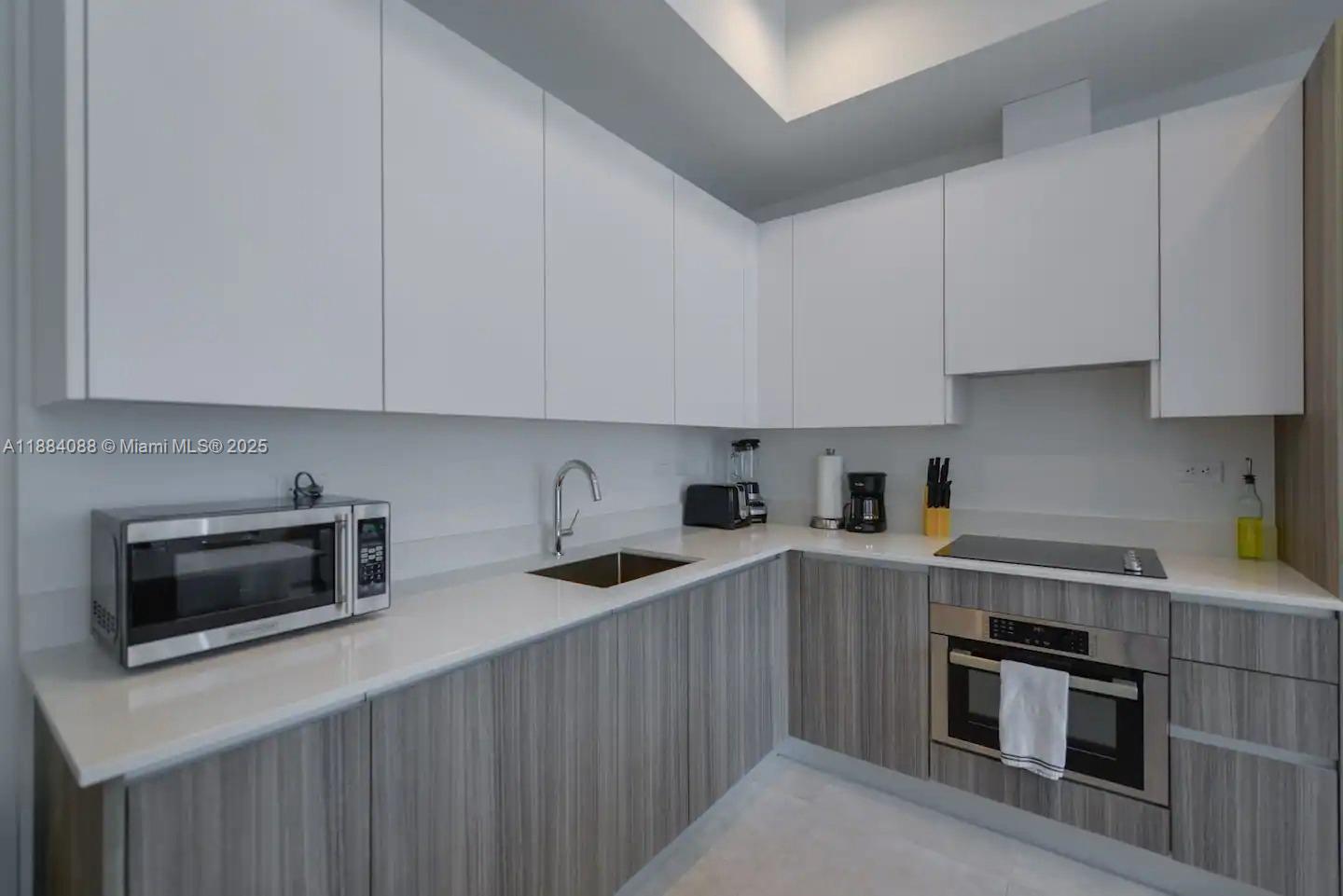 239 SW 9th St 1601